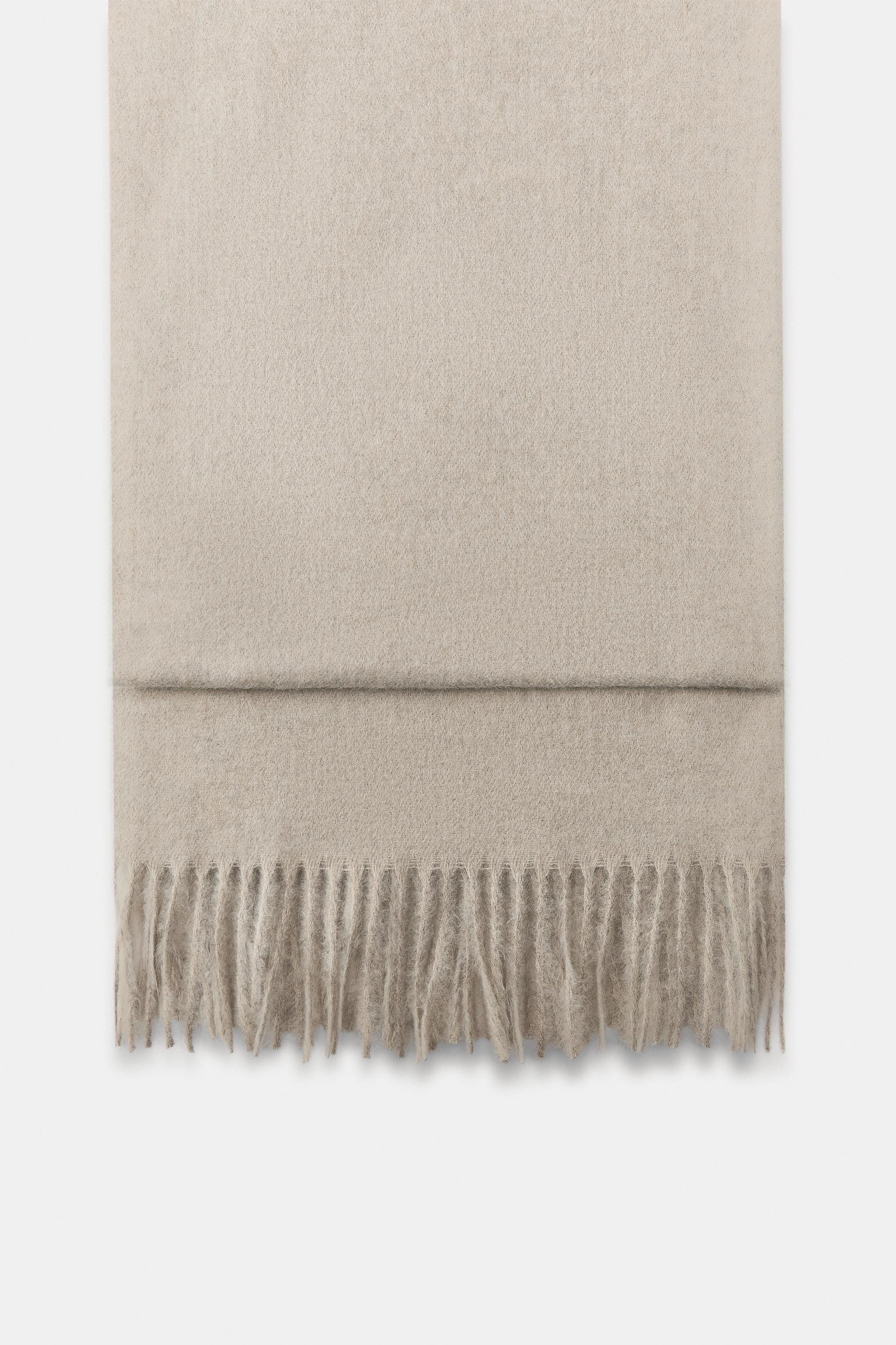 SOFT FRINGED SCARF